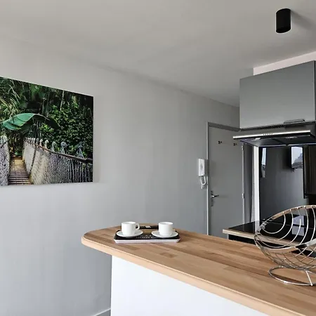 Apartment Centre - Metro B - Parking Sup