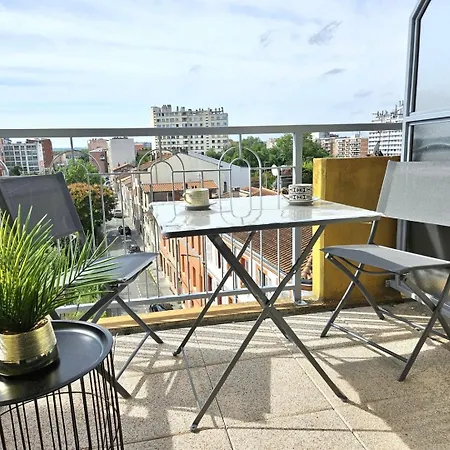 Apartment Centre - Metro B - Parking Sup