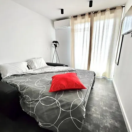 Apartment Centre - Metro B - Parking Sup *